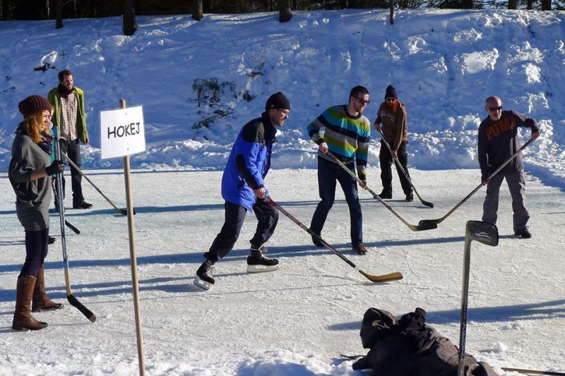 Zímné športy - hokej na tajchu